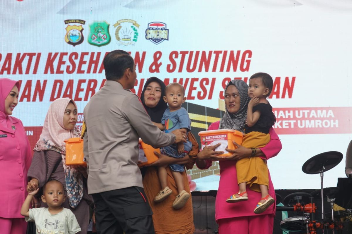 Polda Sulsel menggelar bakti kesehatan dan stunting di Sidrap