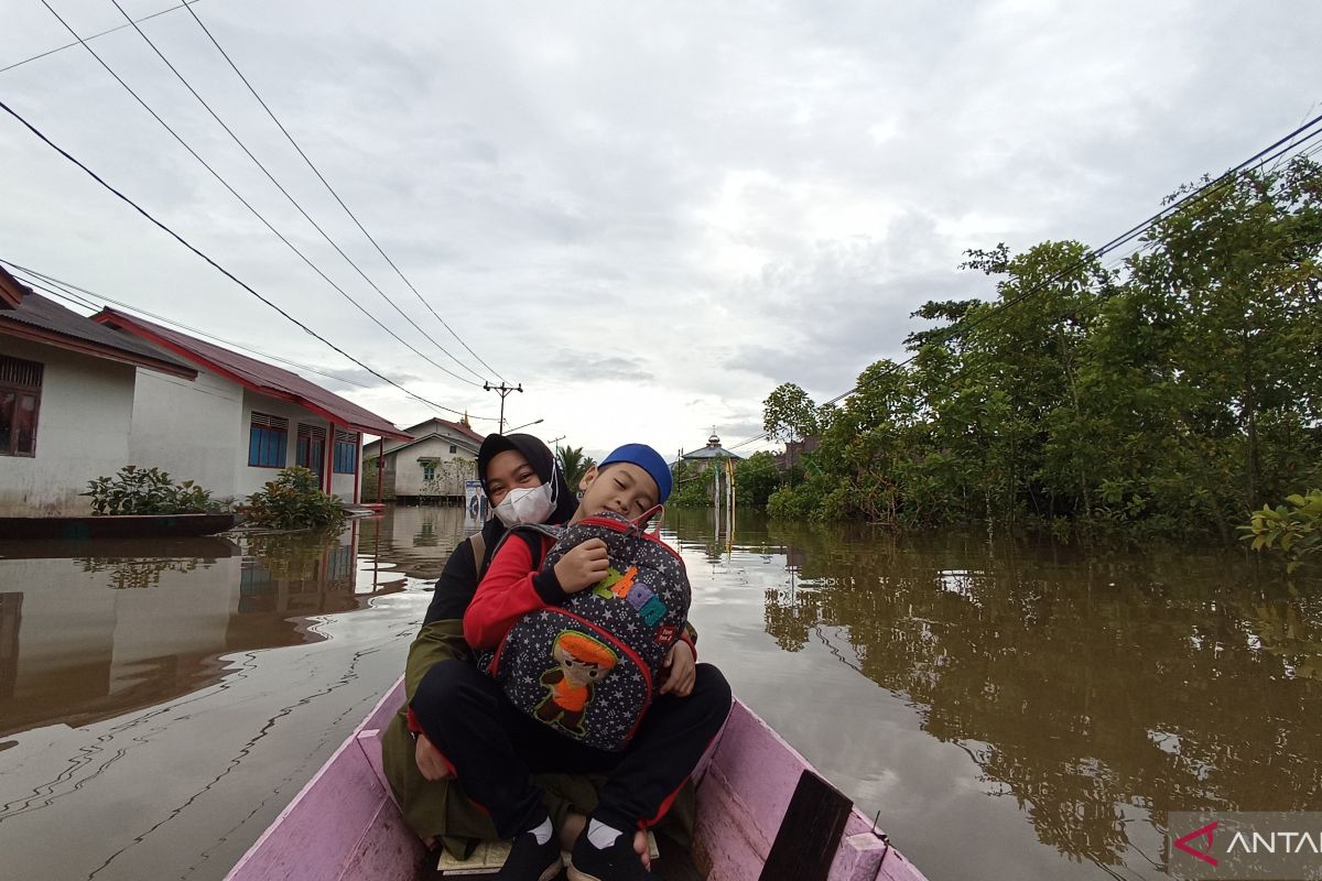 Disdikbud Kapuas Hulu mendata sekolah terdampak banjir