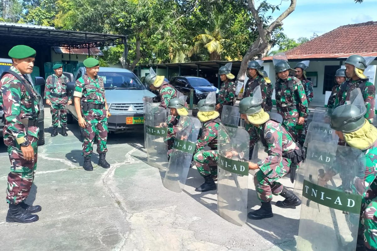 TNI menyiagakan pasukan huru hara jelang Pemilu 2024 di Lombok Tengah