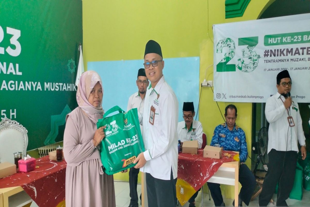 Baznas Kulon Progo menyalurkan bantuan sembako kepada 364 warga KPM