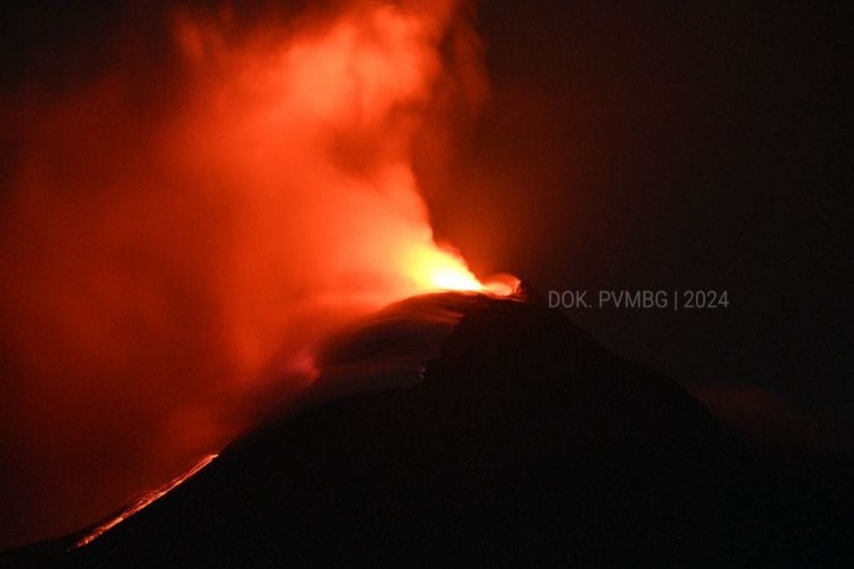 PVMBG mencatat aliran lava pijar Gunung Lewotobi capai 3,5 km