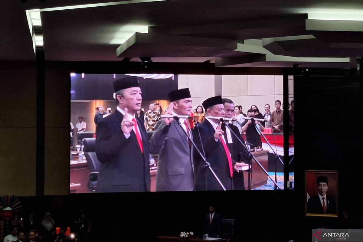 DPRD DKI lantik tiga anggota PAW Fraksi PDI Perjuangan
