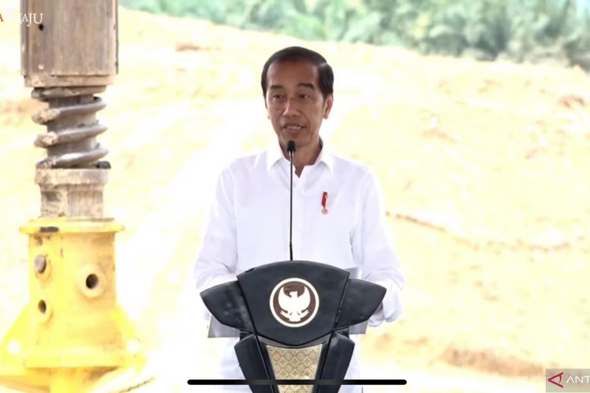 Presiden Jokowi letakkan batu pertama masjid kapasitas 61.000 jamaah di IKN