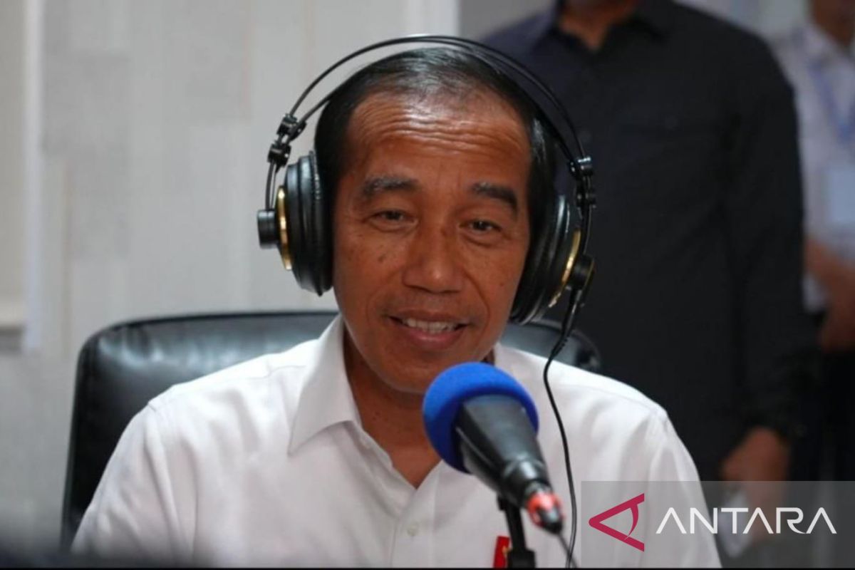 Presiden Jokowi sapa pendengar se-Tanah Air lewat siaran perdana RRI dari IKN