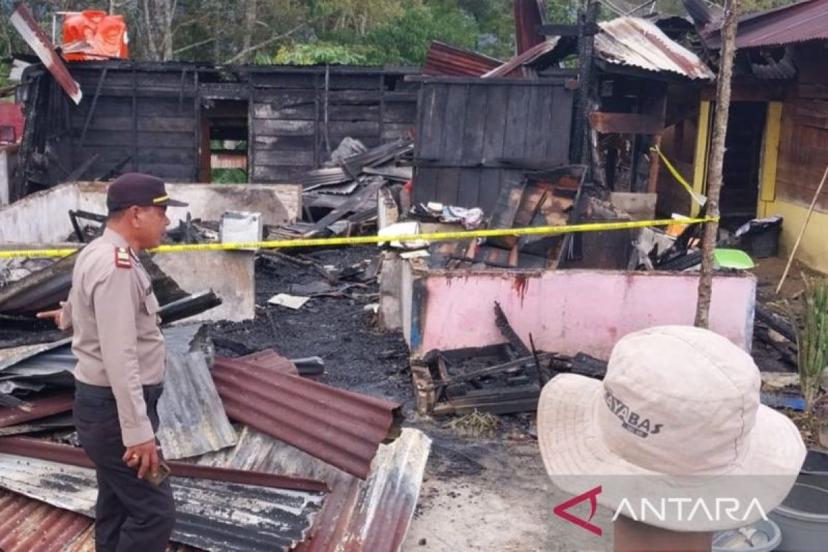 Satu rumah dan sepeda motor hangus terbakar di Garoga Taput