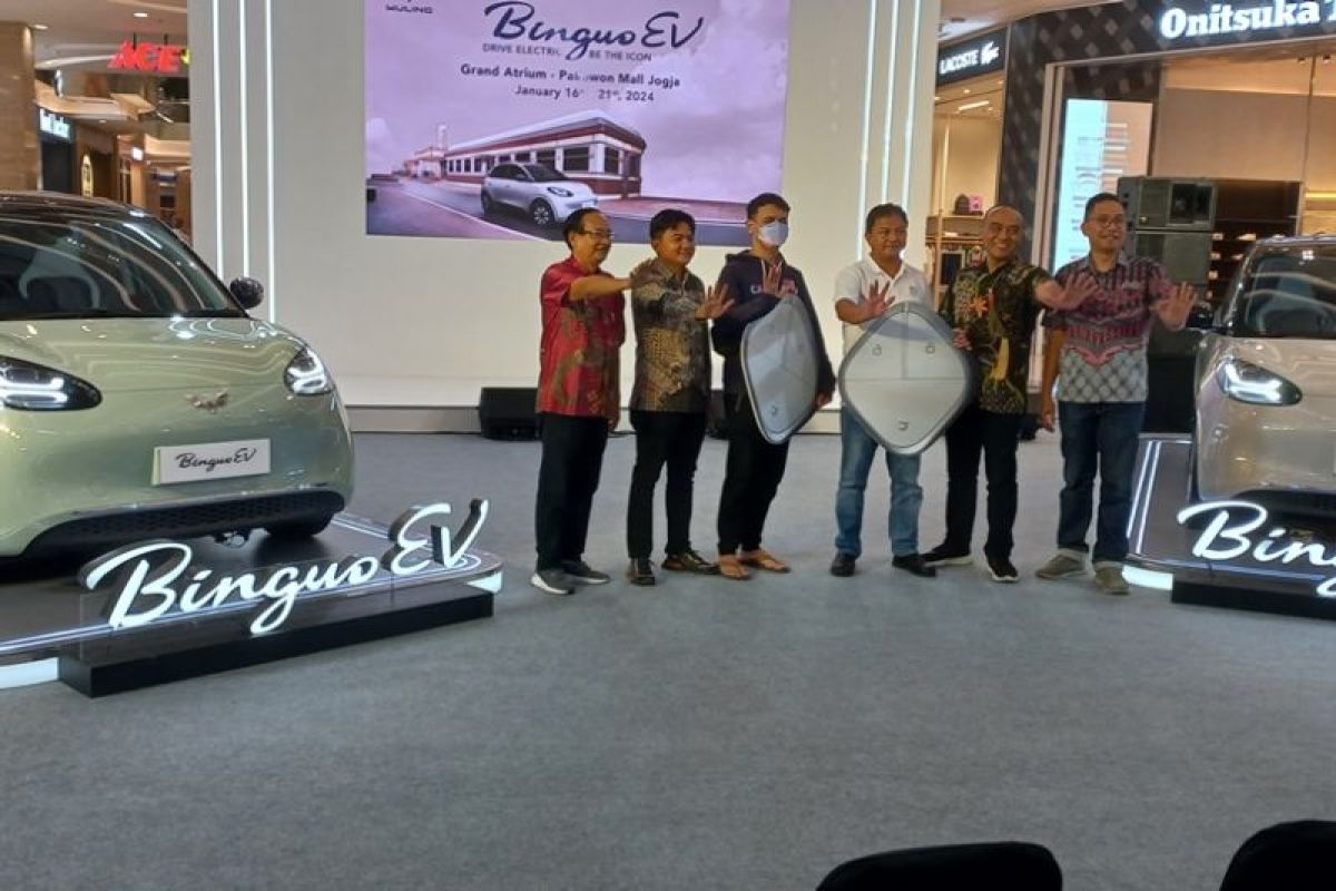Wuling perkenalkan mobil listrik BinguoEV di Yogyakarta