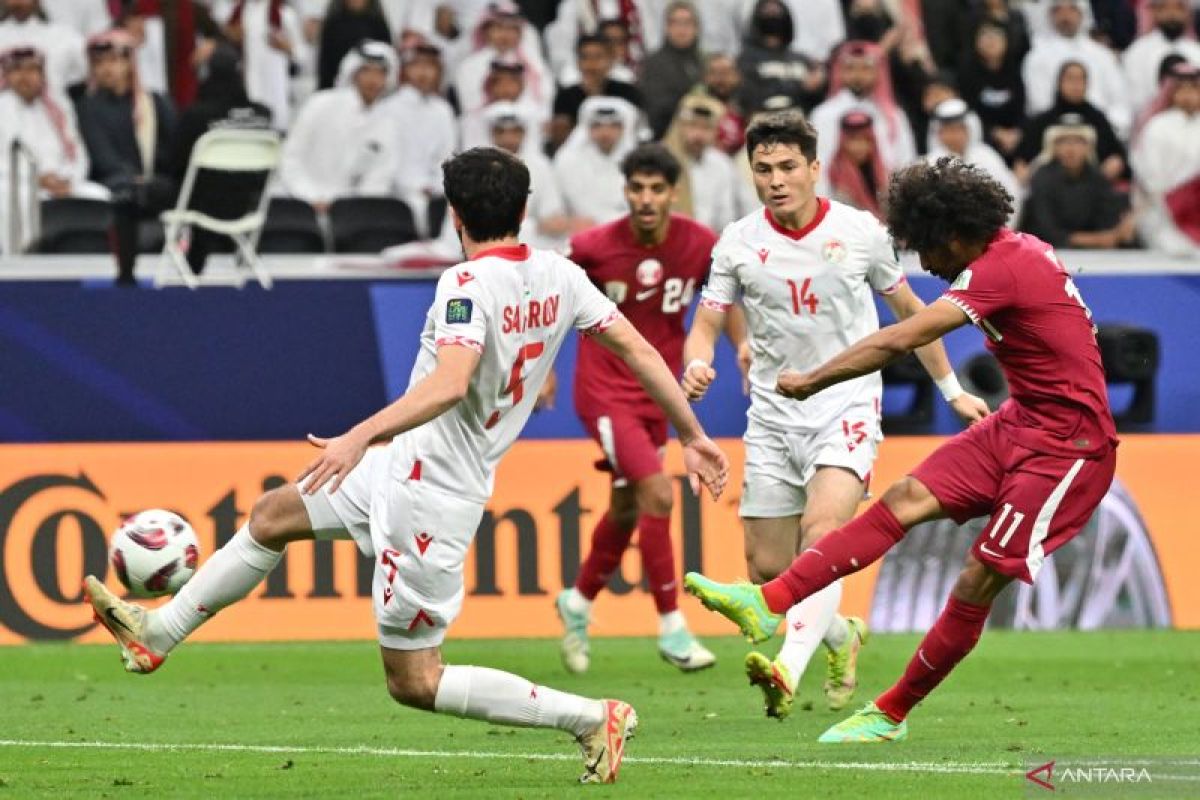 Tuan rumah Qatar melaju ke 16 besar Piala Asia setelah kalahkan Tajikistan 1-0