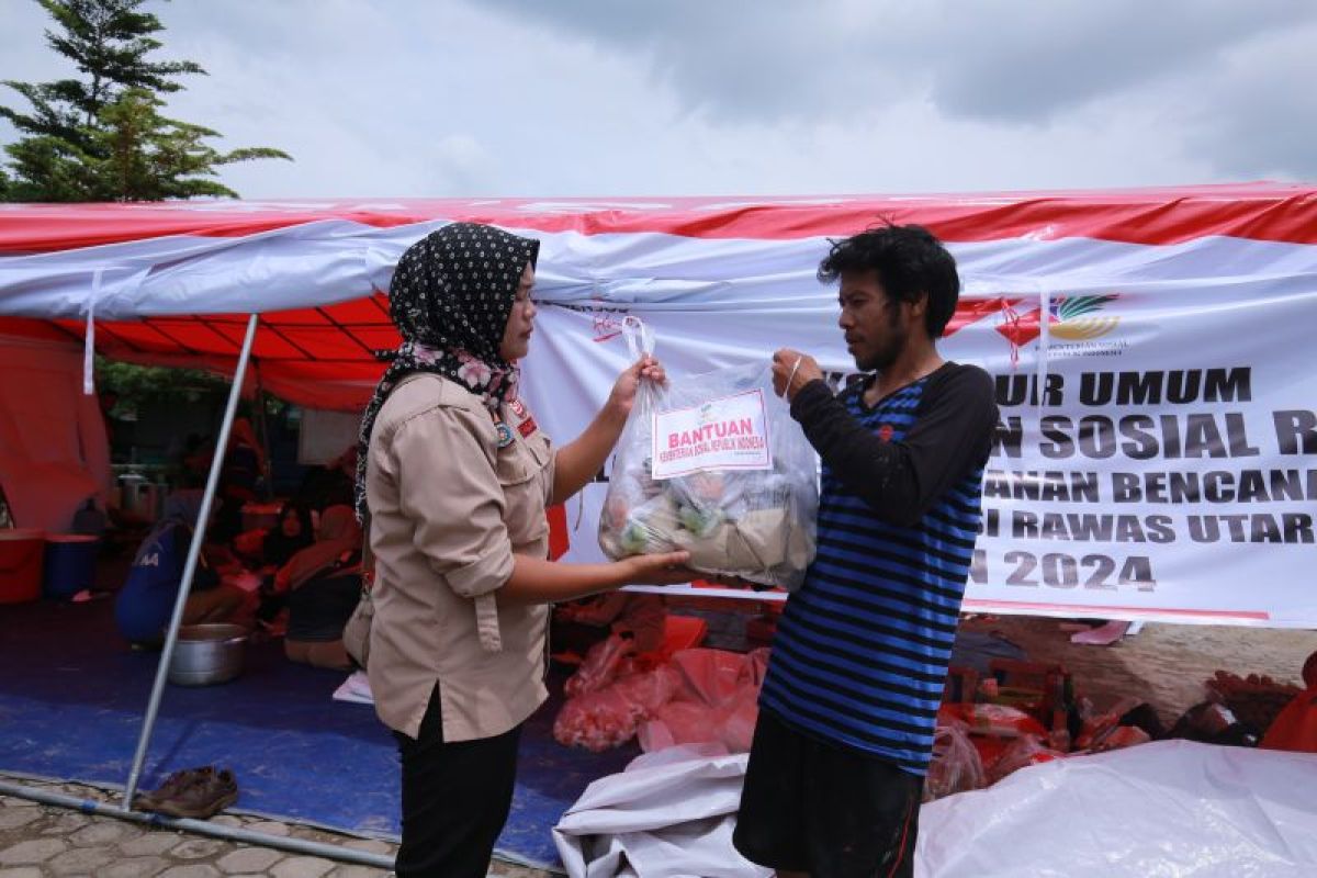 Kemensos bagikan 3.000 nasi untuk korban banjir di Musi Rawas Utara