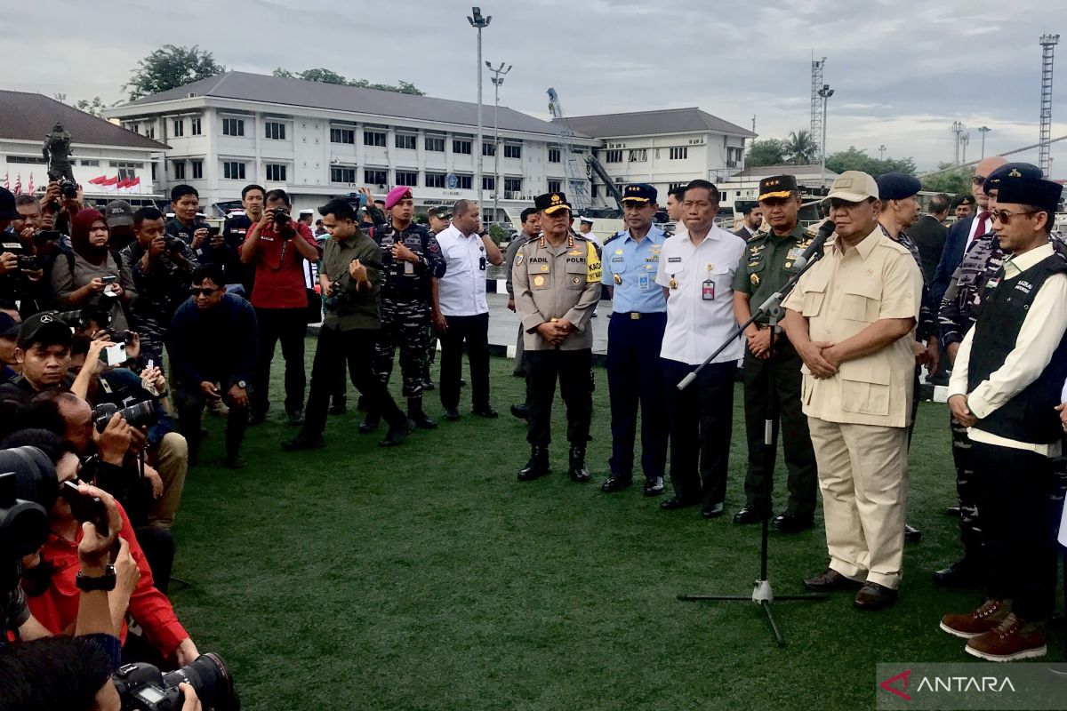 Prabowo lepas KRI Radjiman, Gibran kampanye di Solo