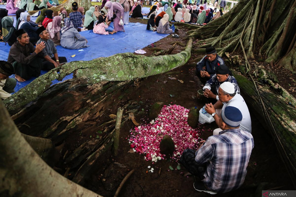 Menghormati ulama, tradisi sahabat, tabi'in, hingga salafus shalih