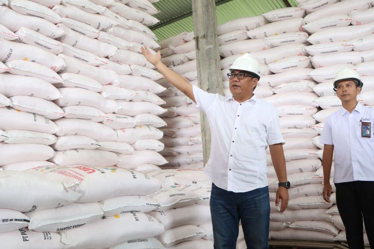 Dirut Pusri tinjau langsung stok pupuk di  Pemalang Jateng