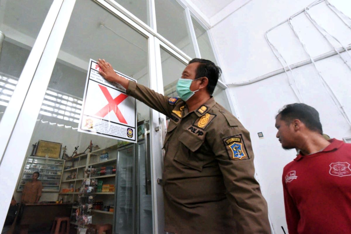 Satpol PP Surabaya segel toko jual minuman beralkohol tanpa izin