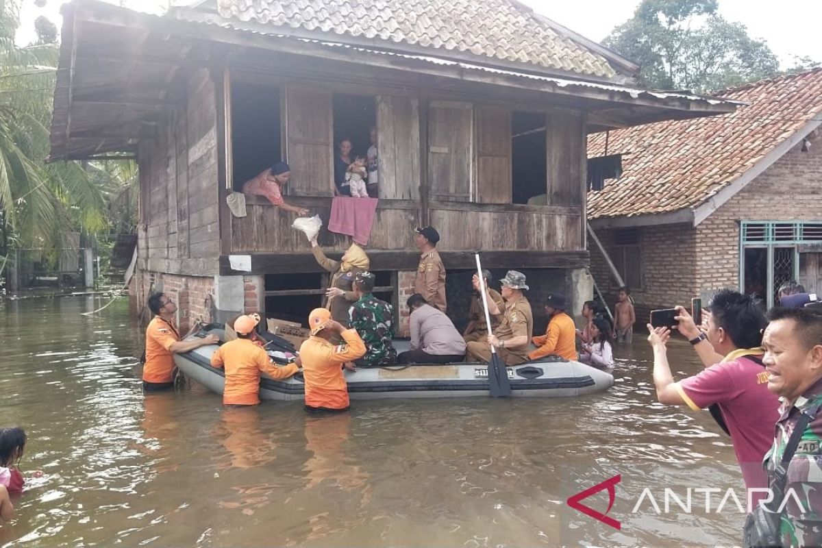 Polres Musi Rawas kirim  bantuan untuk warga terdampak banjir