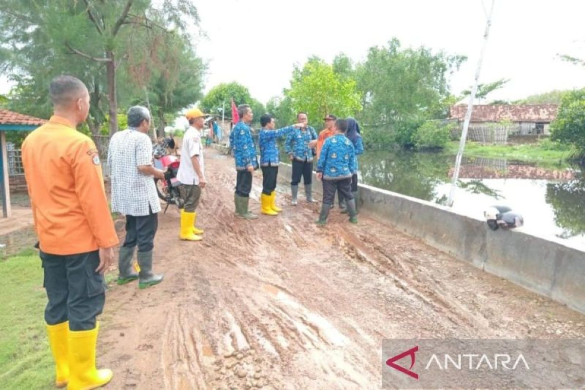 Pemkot-Pemkab Pekalongan tangani tanggul sungai yang jebol