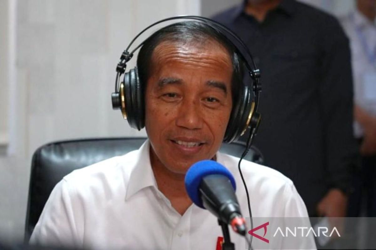Sapa pendengar Tanah Air, Jokowi siaran perdana RRI dari IKN