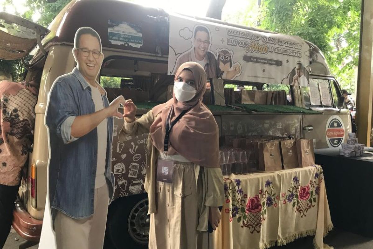 Anies terharu dengan kehadiran "coffee truck" ala K-pop dari pendukung