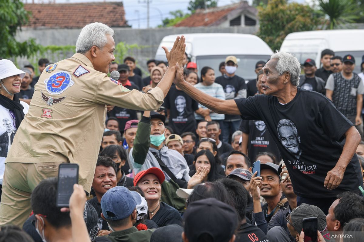 Hari ke-53 kampanye, Ganjar sambangi Jawa Timur, Mahfud fokus kerja