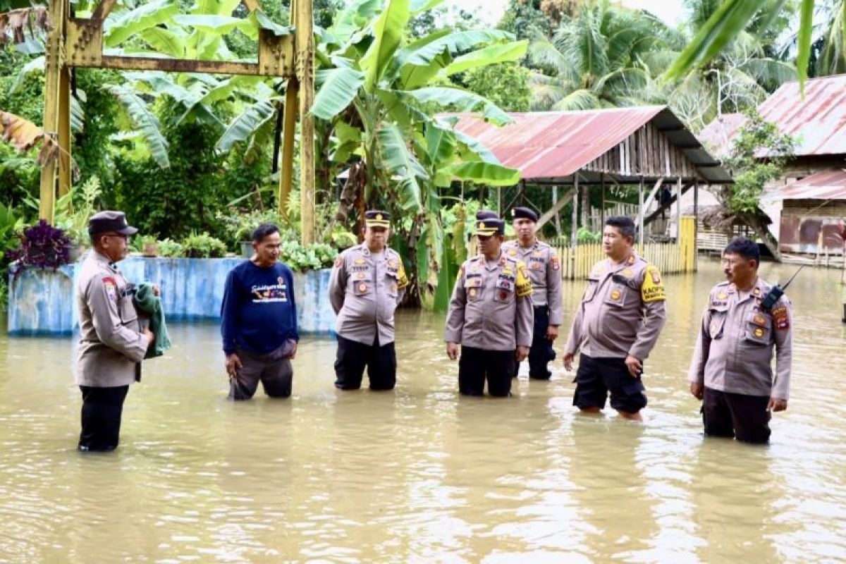 Kapolres HST siagakan personel bantu warga terdampak banjir