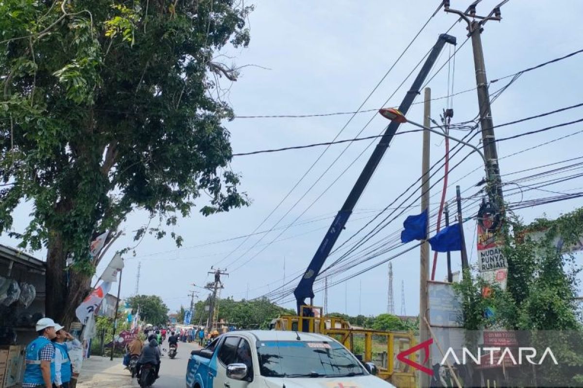 PLN Bekasi bagikan kiat aman gunakan listrik saat musim hujan