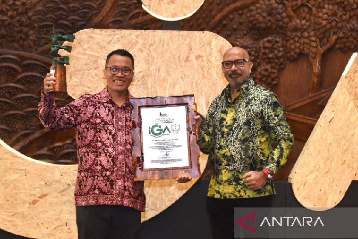 Program eSIM dan Edukasi Lingkungan Bebas Sampah, Smartfren Raih Indonesia Green Awards 2024