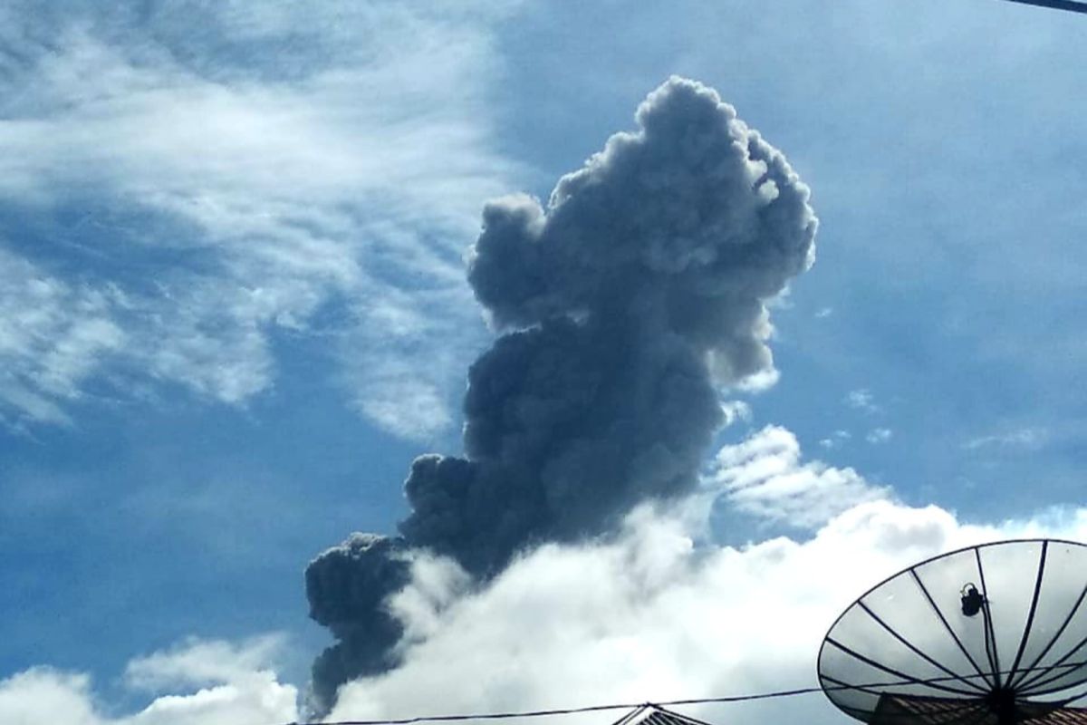 Gunung Marapi kembali erupsi, tinggi kolom abu 500 meter