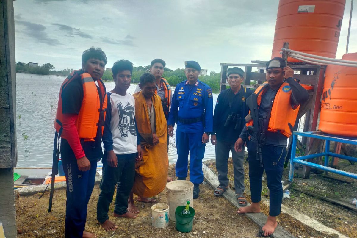 Tim Korpolairud Baharkam tangkap pengebom ikan di perairan Bone