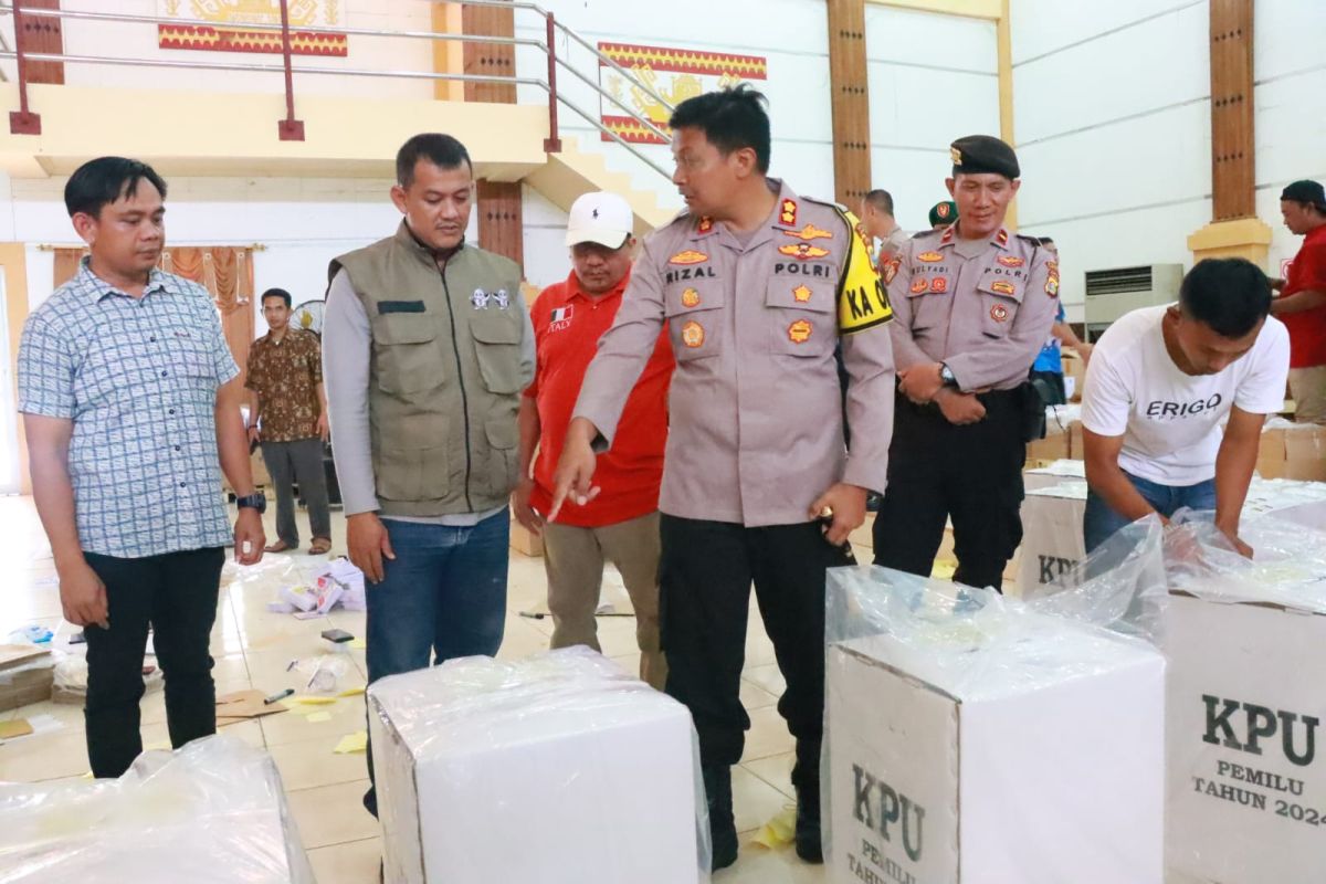 Kapolres Lampung Timur cek gudang logistik pemilu