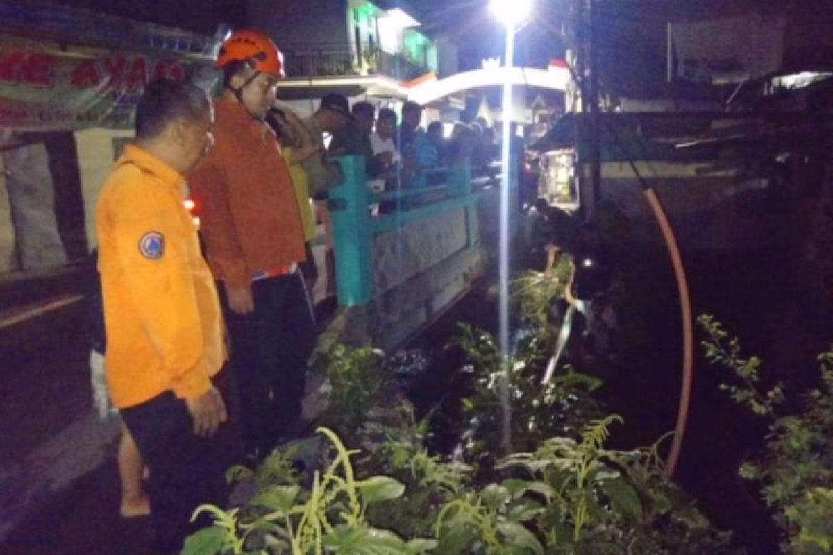 Anak tujuh tahun dilaporkan hilang hanyut terbawa sungai di Surabaya