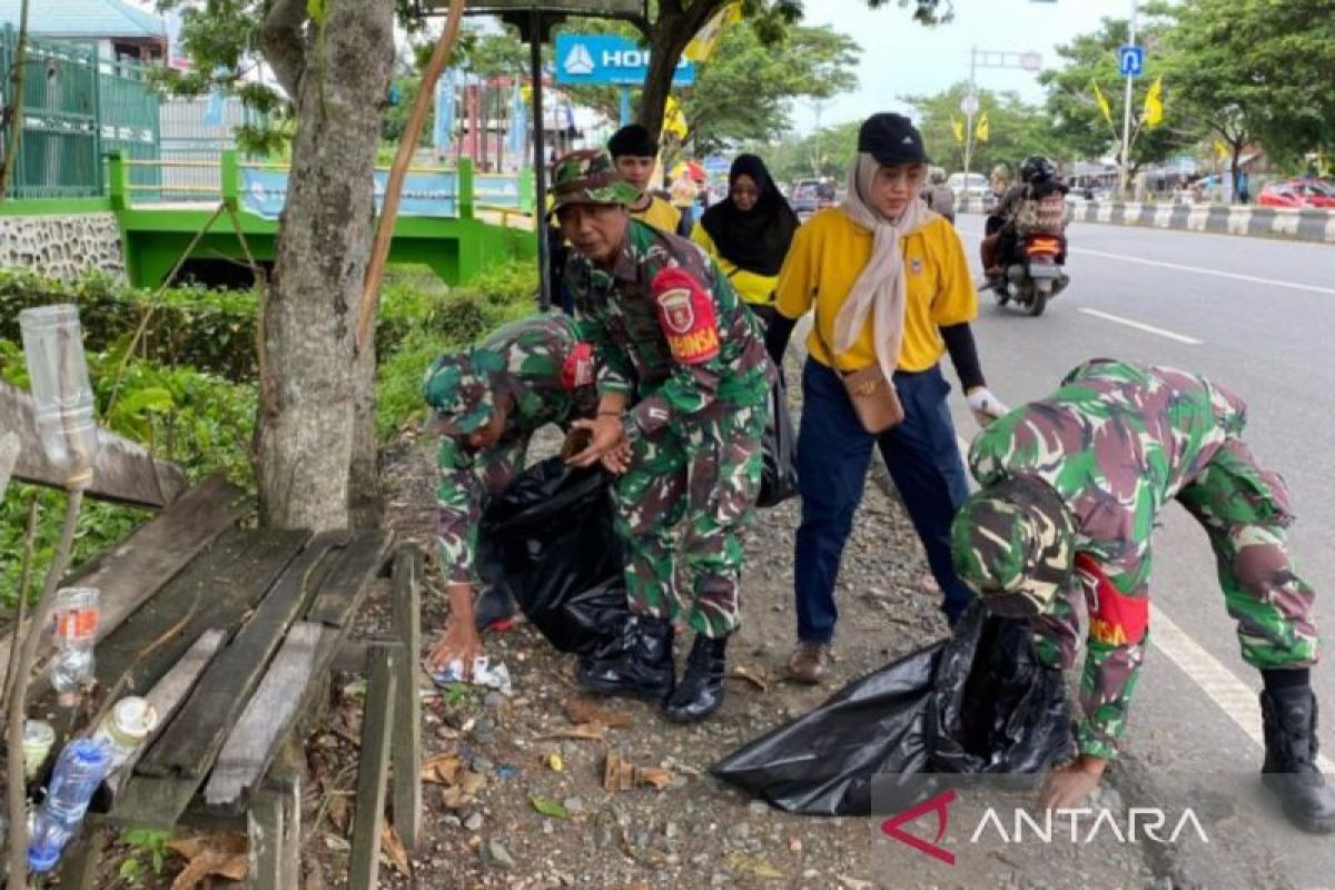 South Kalimantan's Aksi Merdeka Sampah collects 4.39 tons garbage