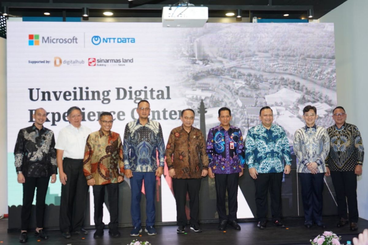 Minister Setiadi officiates digital experience center in Banten