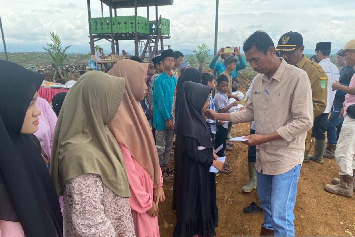 PTPN IV PalmCo Regional 3 santuni ratusan anak yatim Provinsi Riau