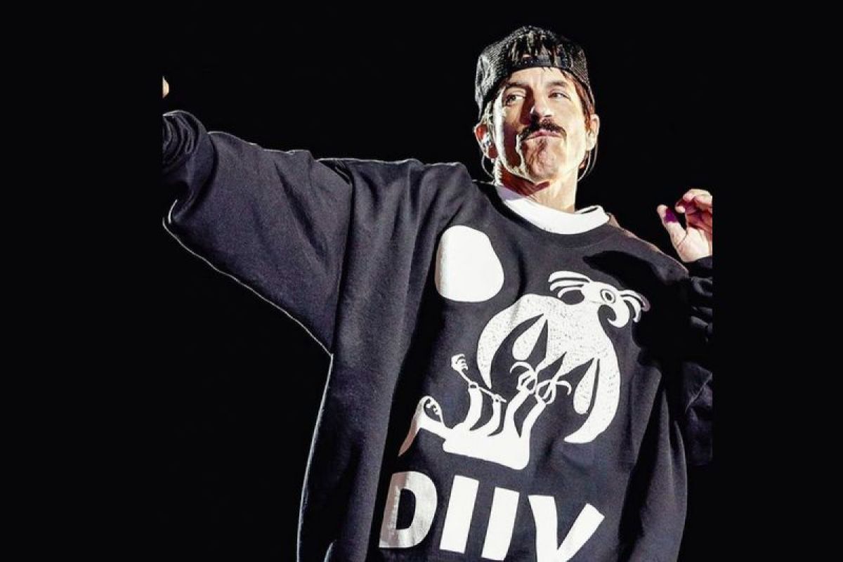 Vokalis RHCP Anthony Kiedis nikmati liburan di Mentawai