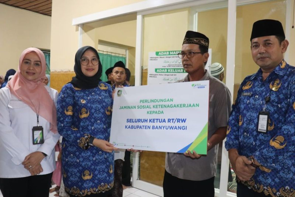 Ketua RT dan RW di Banyuwangi dapat jaminan perlindungan sosial