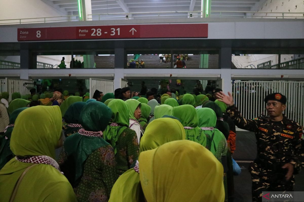 Ratusan ribu anggota Muslimat NU ramaikan kegiatan harlah ke-78 di GBK Jakarta