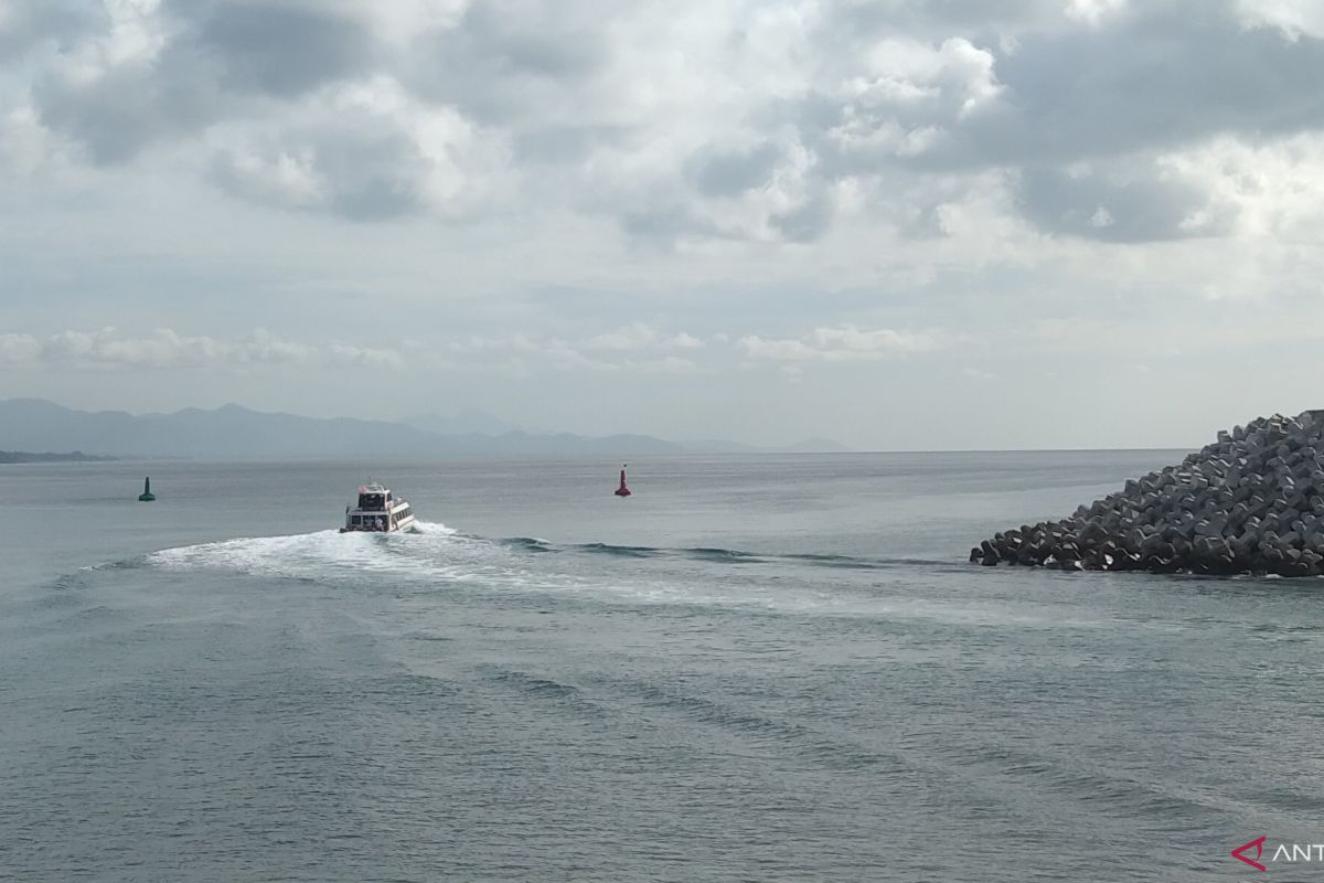 Warga waspadai kecepatan angin 25 knot di perairan selatan Bali