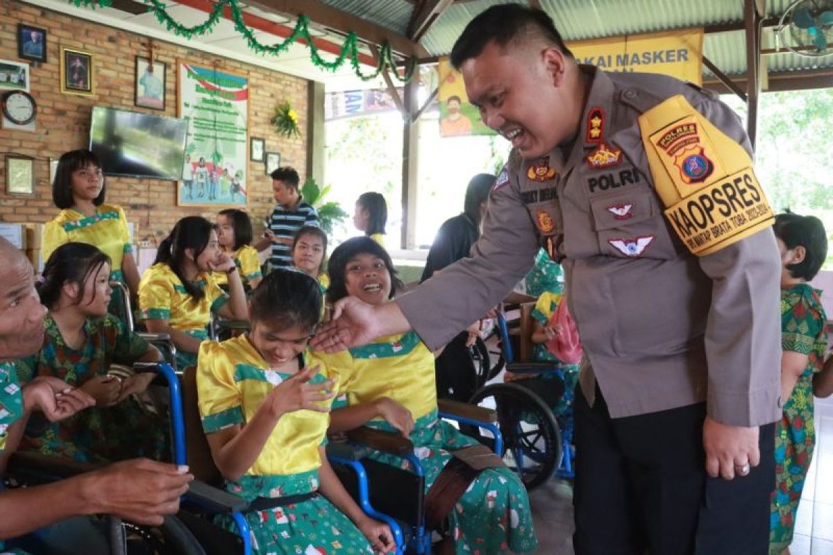 Polres Simalungun santuni disabilitas di Pusat Rehabilitasi Harapan Jaya