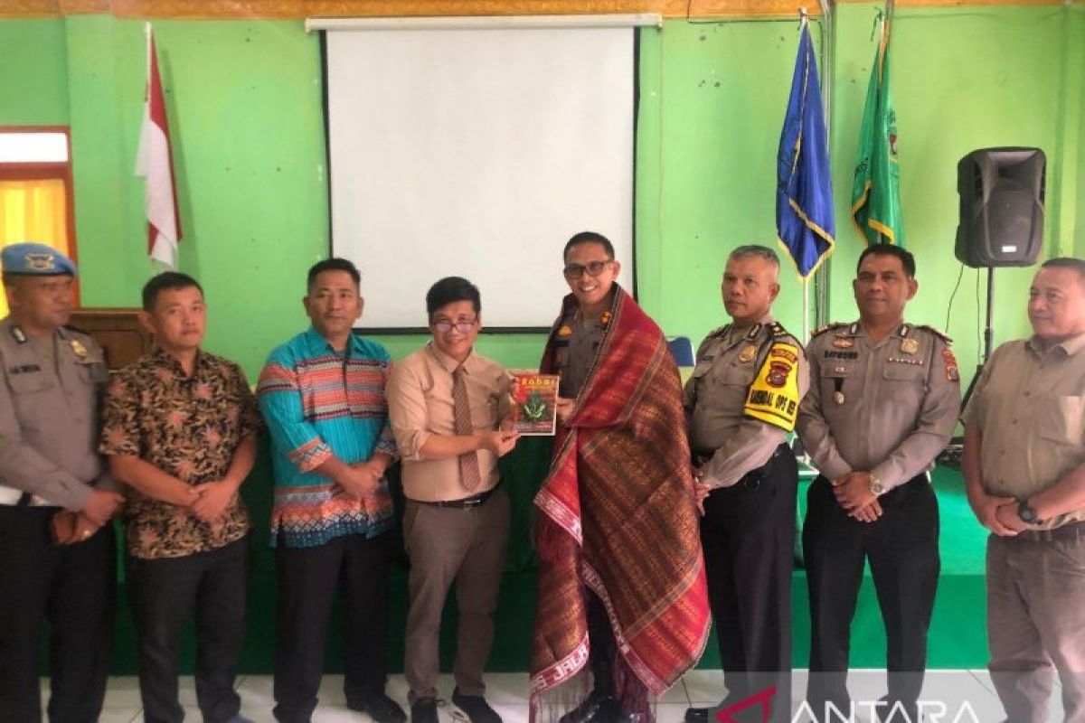 Kapolres Taput bangun komunikasi dengan rektorat dan civitas IAKN Tarutung