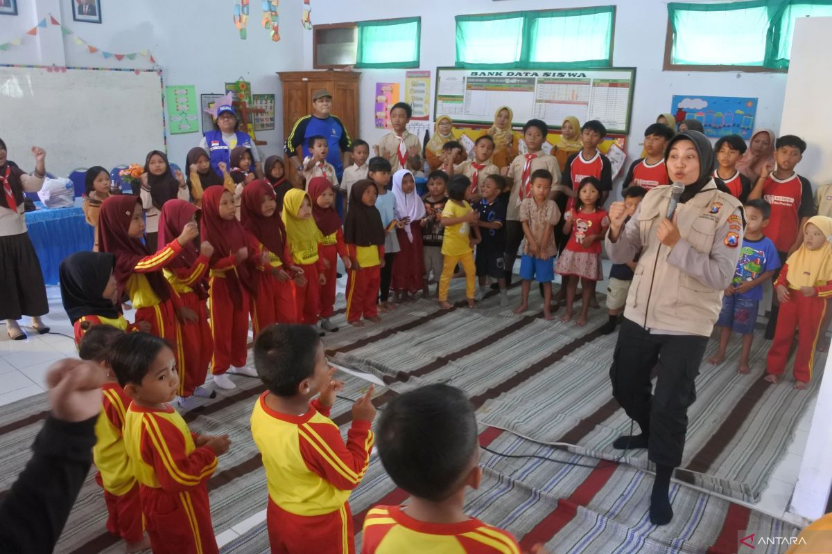 Kembalikan senyum anak akibat trauma puting beliung lewat dongeng