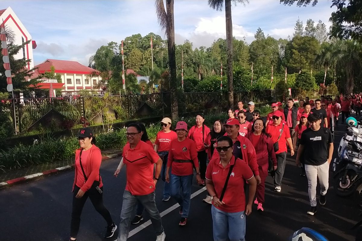 Pemkot Tomohon gelar jalan sehat untuk meriahkan HUT ke-21