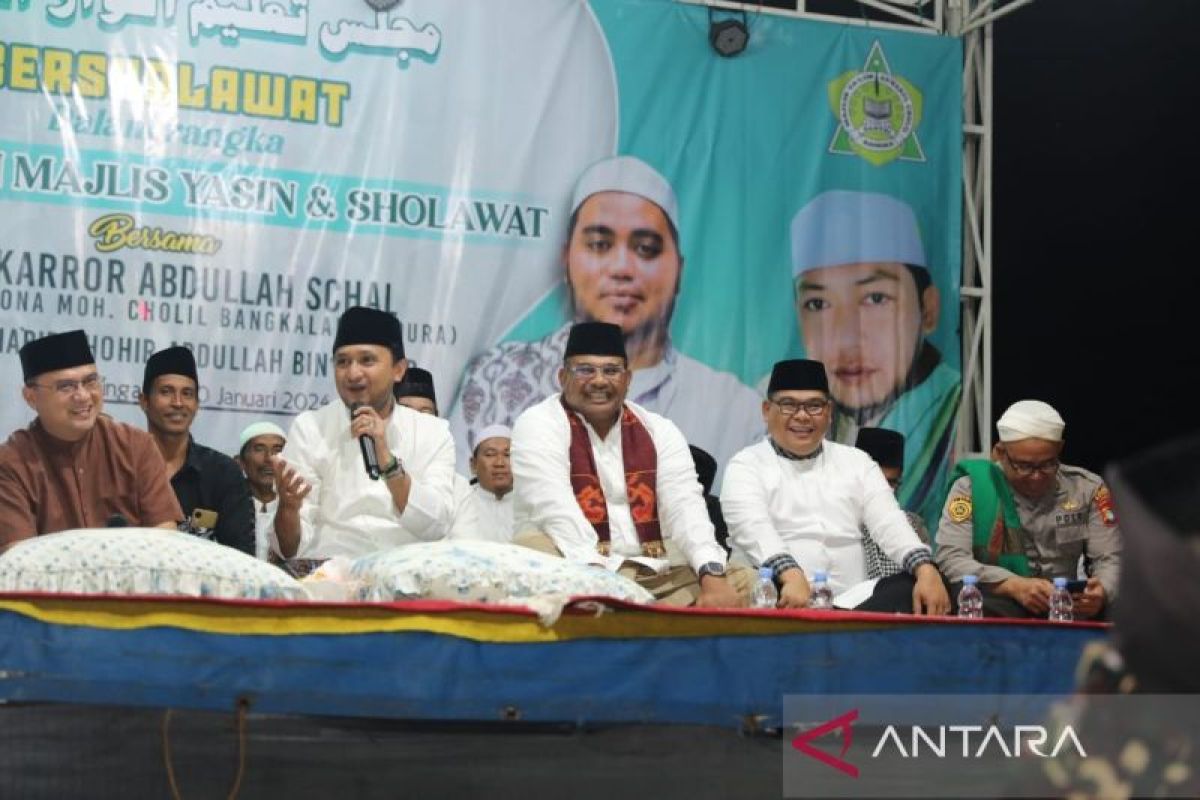 Pj Gubernur bersama ribuan warga Bangka bershalawat doakan pemilu damai