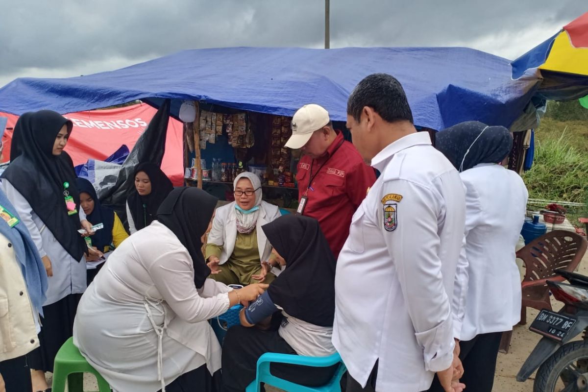 Dinkes Pelalawan siagakan petugas bantu warga terdampak banjir