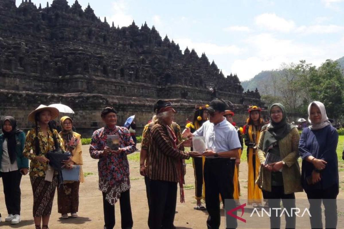 Beda dari tahun sebelumnya, Ruwat Rawat Borobudur hibahkan 1.000 buku