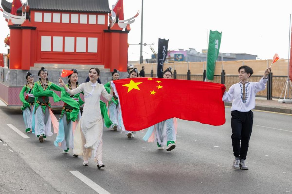 Menengok aksi penari China di festival seni internasional Arab Saudi
