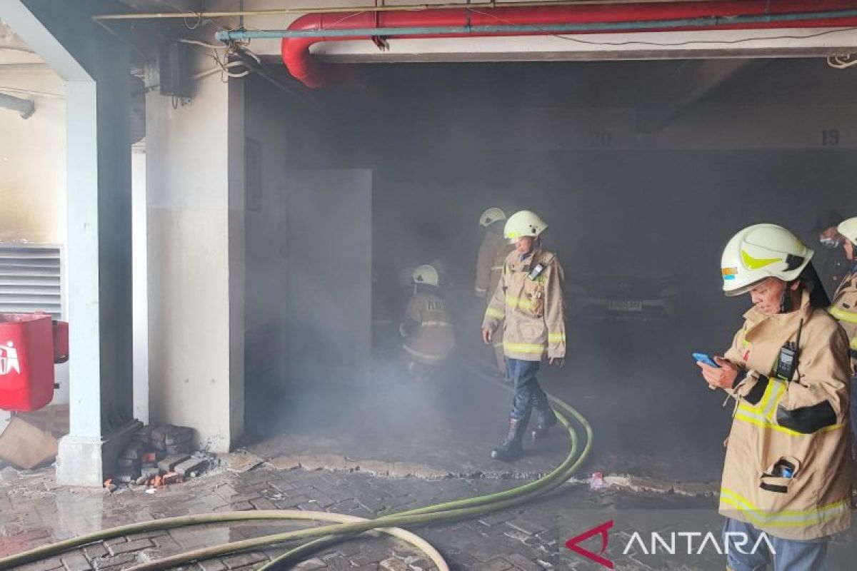 Mesin genset diler mobil di Duren Sawit terbakar