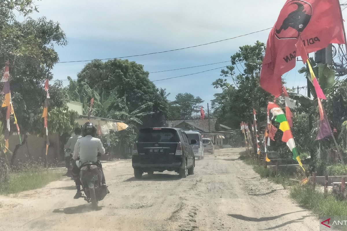 Ganjar Pranowo kritik jalan rusak di Lampung Selatan