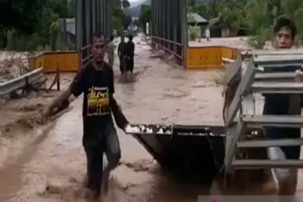 Korban banjir di Tojo Una-una Sulteng membutuhkan logistik