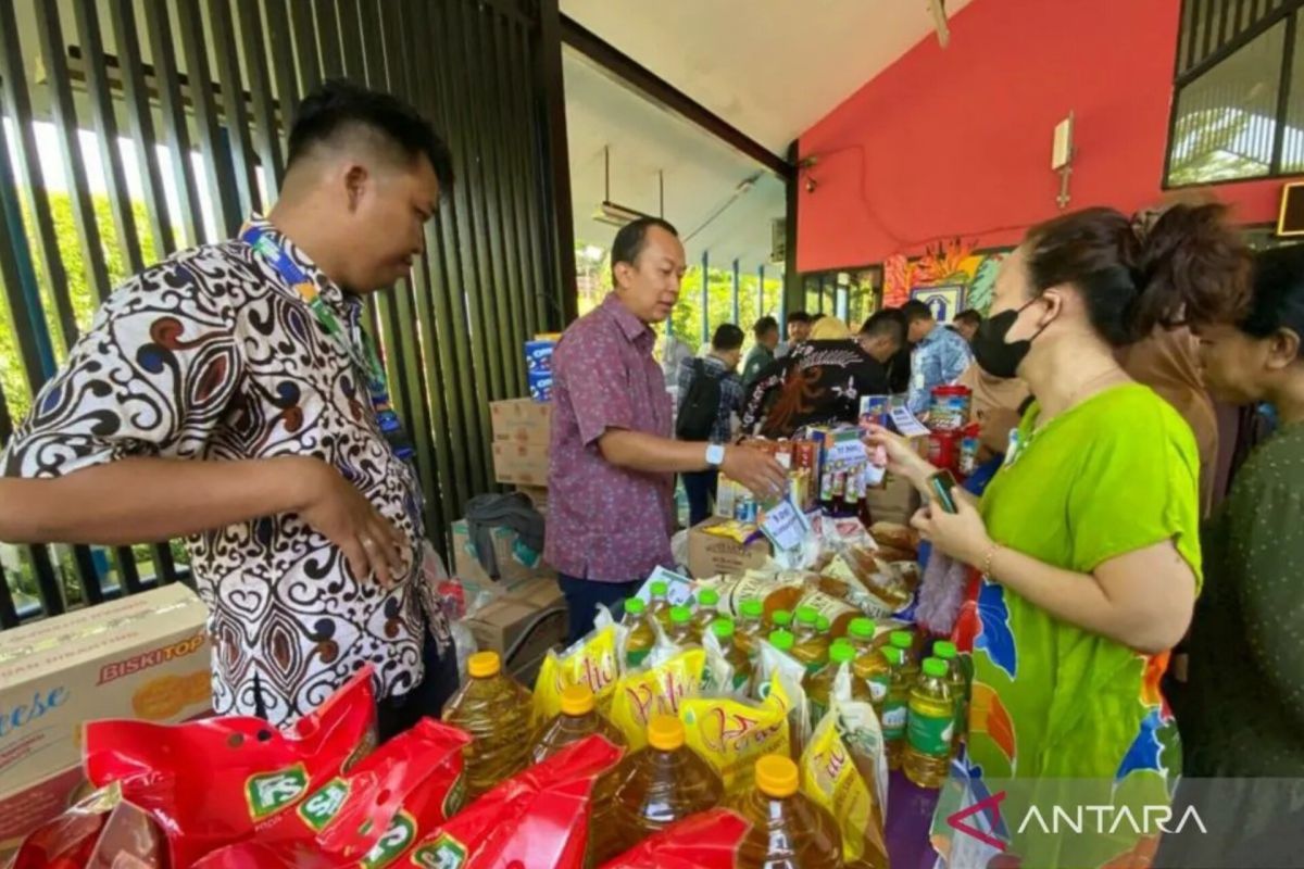 Legislator minta DKI prioritaskan sembako murah bagi warga miskin