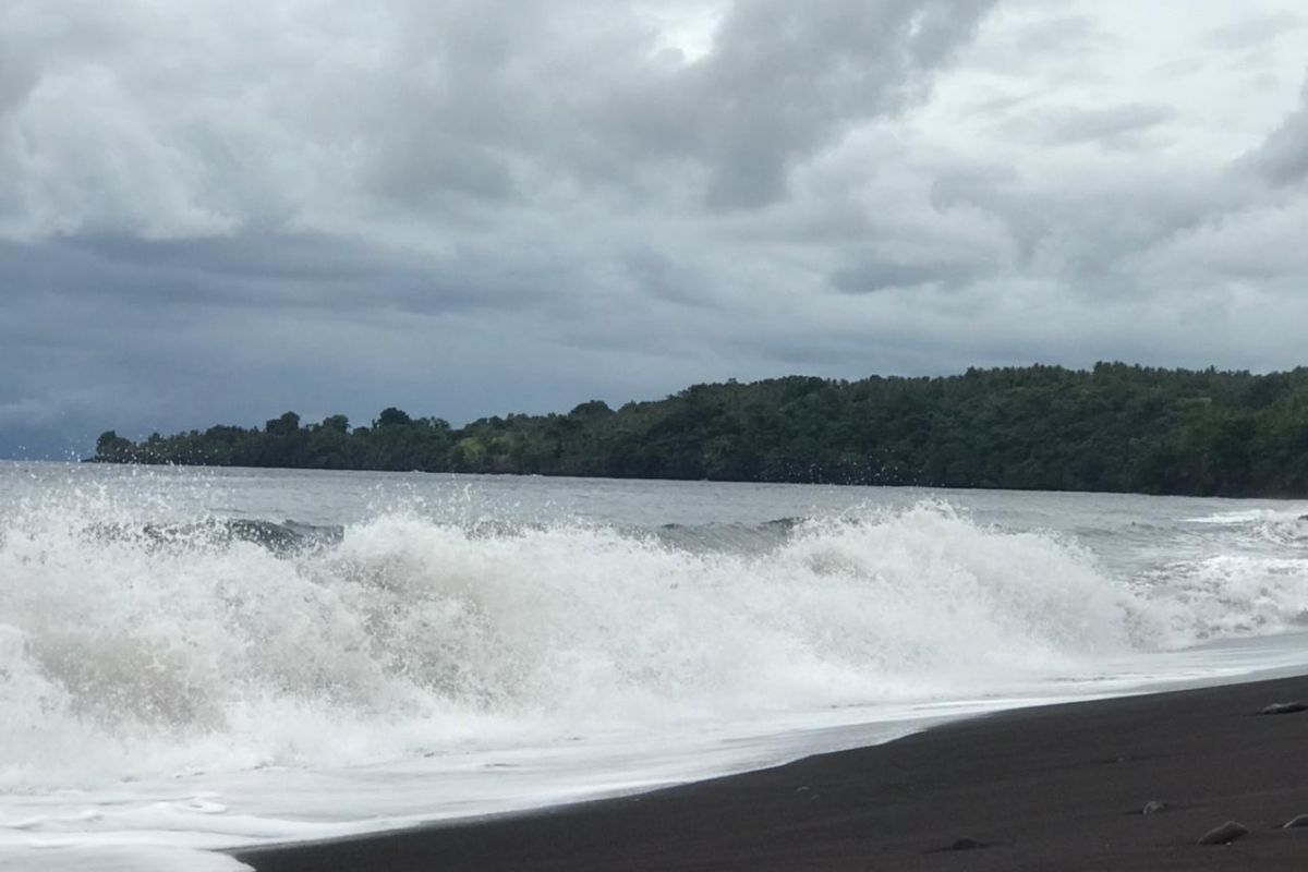 BMKG imbau pengguna jasa laut antisipasi gelombang laut di Maluku Utara