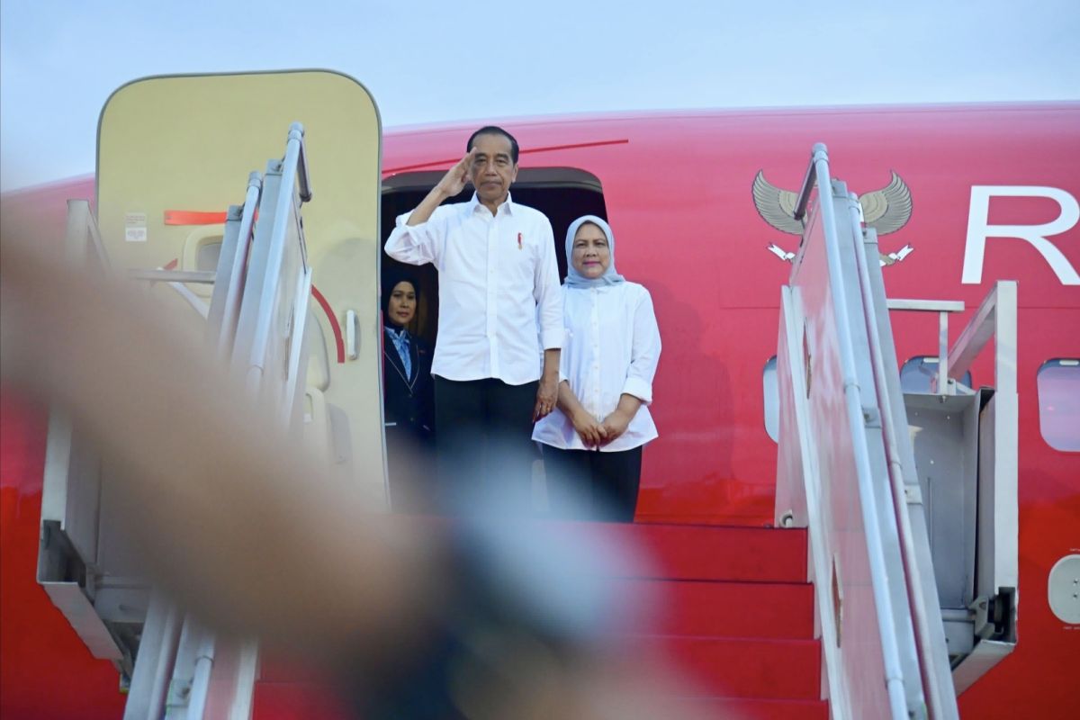 Jokowi serahkan sertifikat tanah dan hadiri apel santri di Jateng