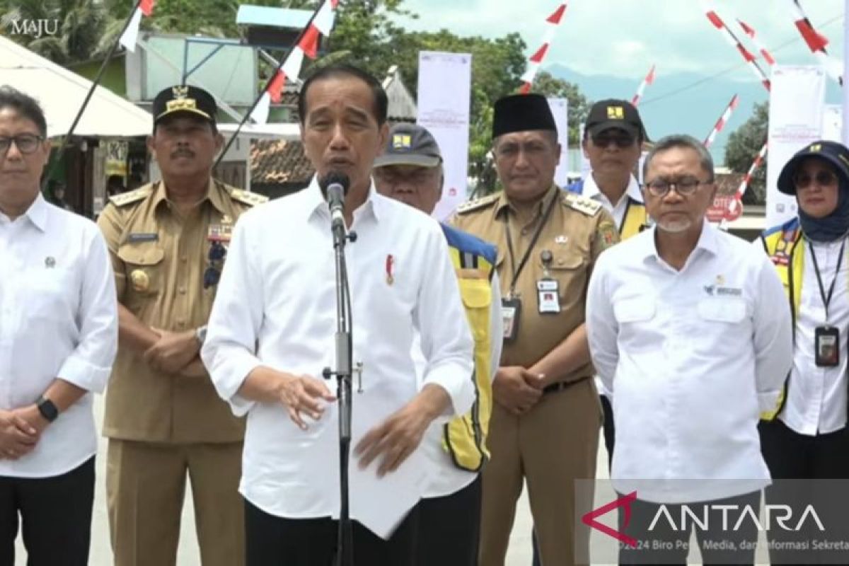 Jokowi resmikan empat ruas jalan Magelang akses evakuasi Merapi